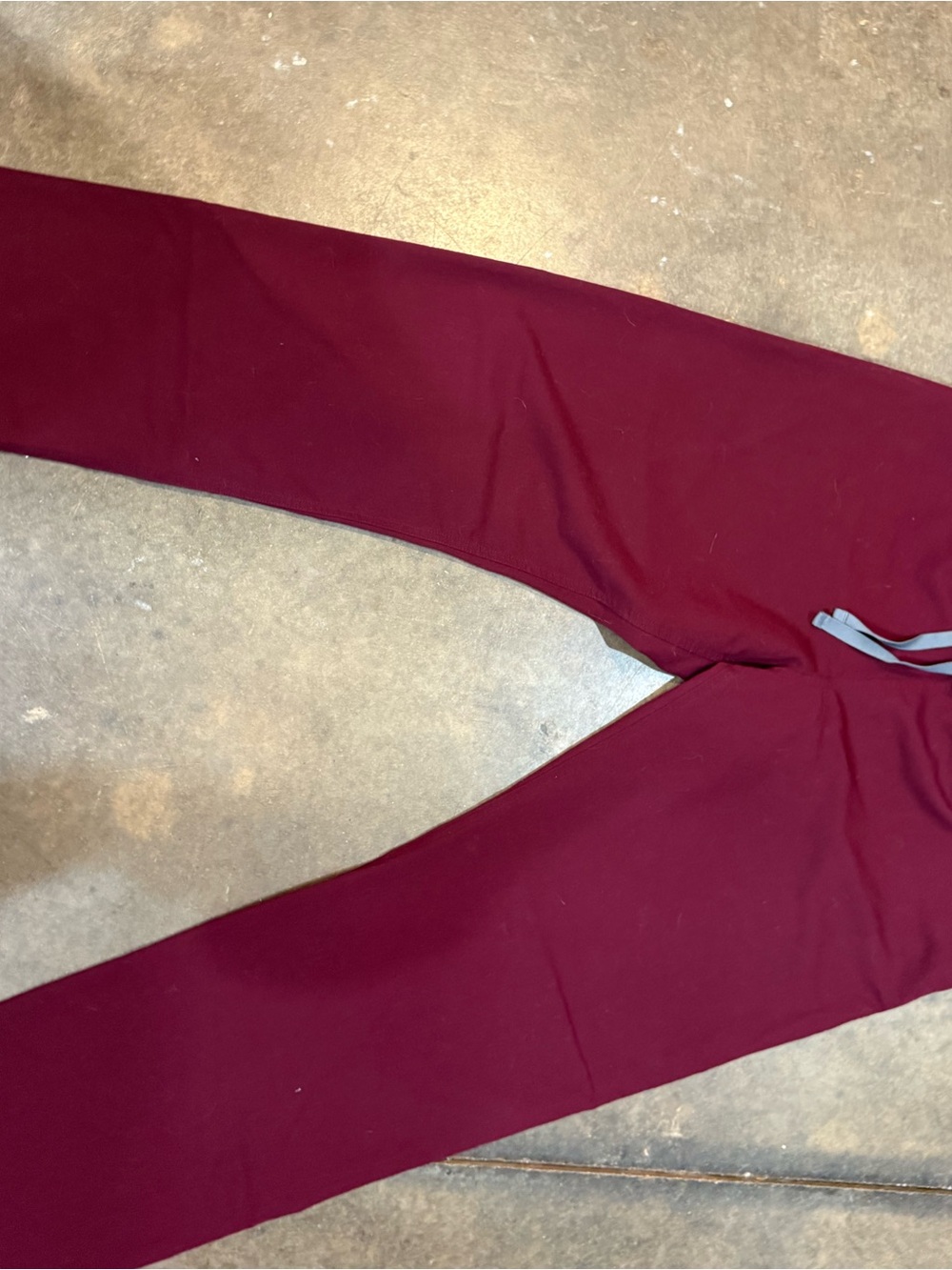 Women’s Figs Livingston Scrub pants maroon size large